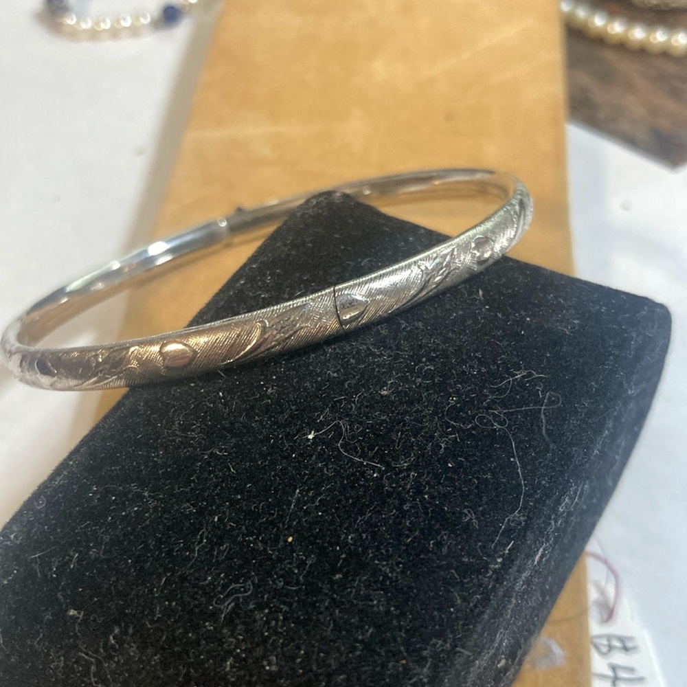 Sterling vintage Marathon Hinged Bangle